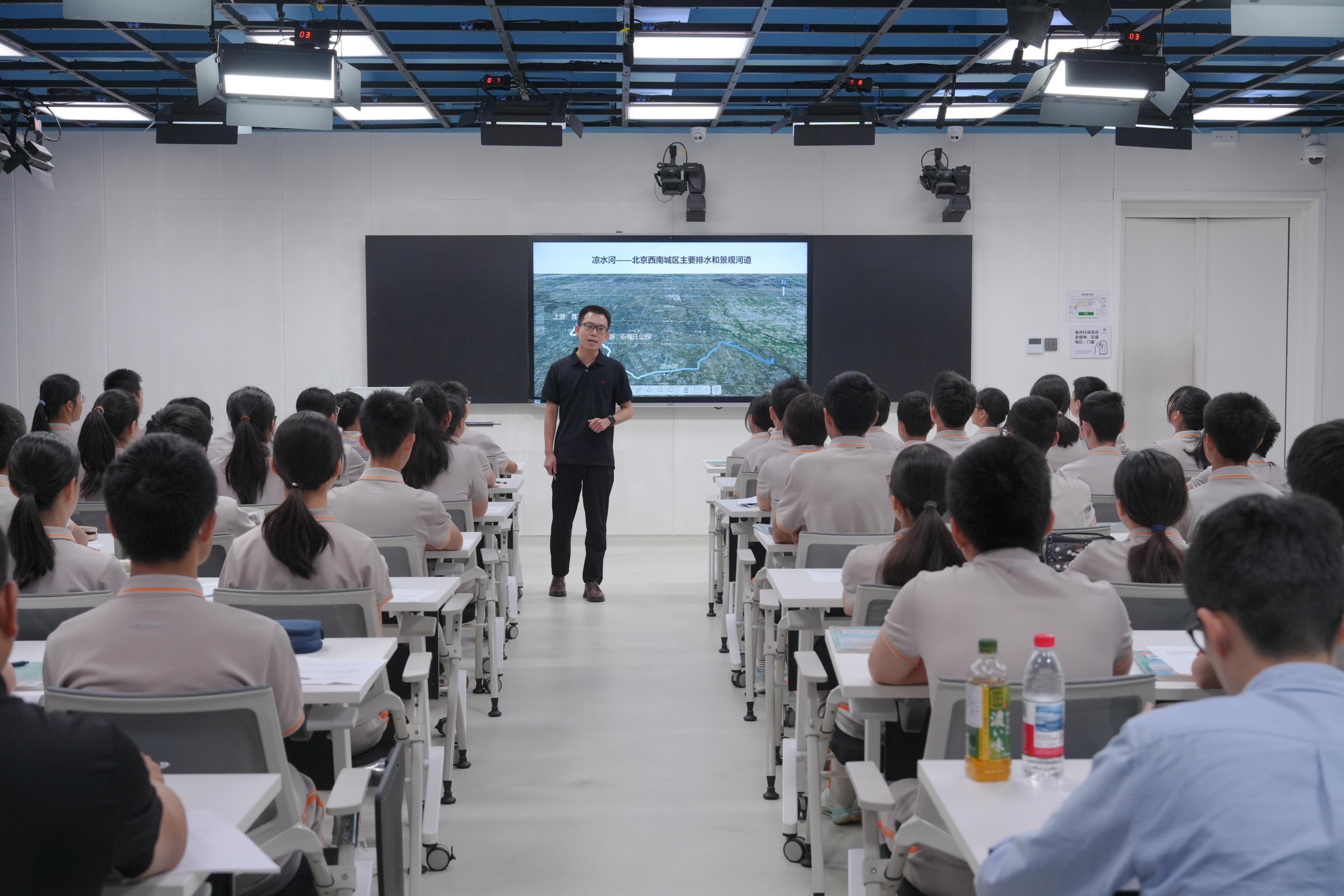 20260630682792.jpg 图1 王辰老师授课.jpg